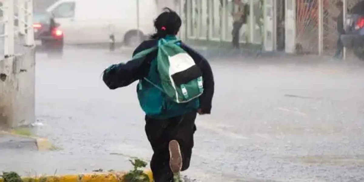 Puebla suspende clases presenciales en Sierra Negra por tormenta tropical Erick
