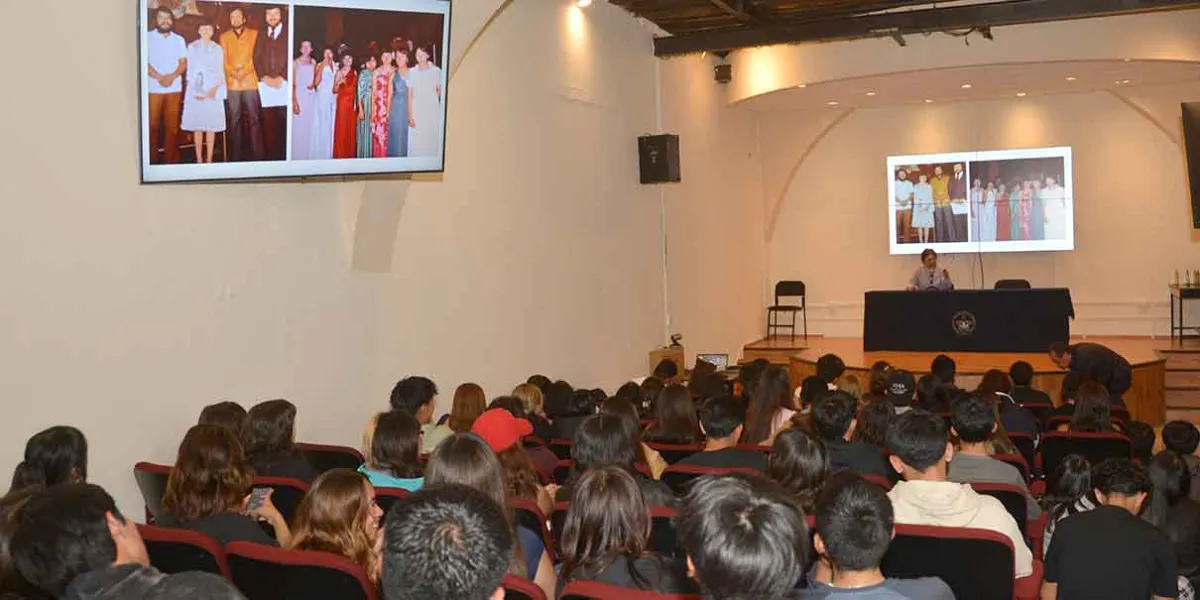 Participa Rectora Lilia Cedillo en “Noche con las estrellas” en la preparatoria Emiliano Zapata