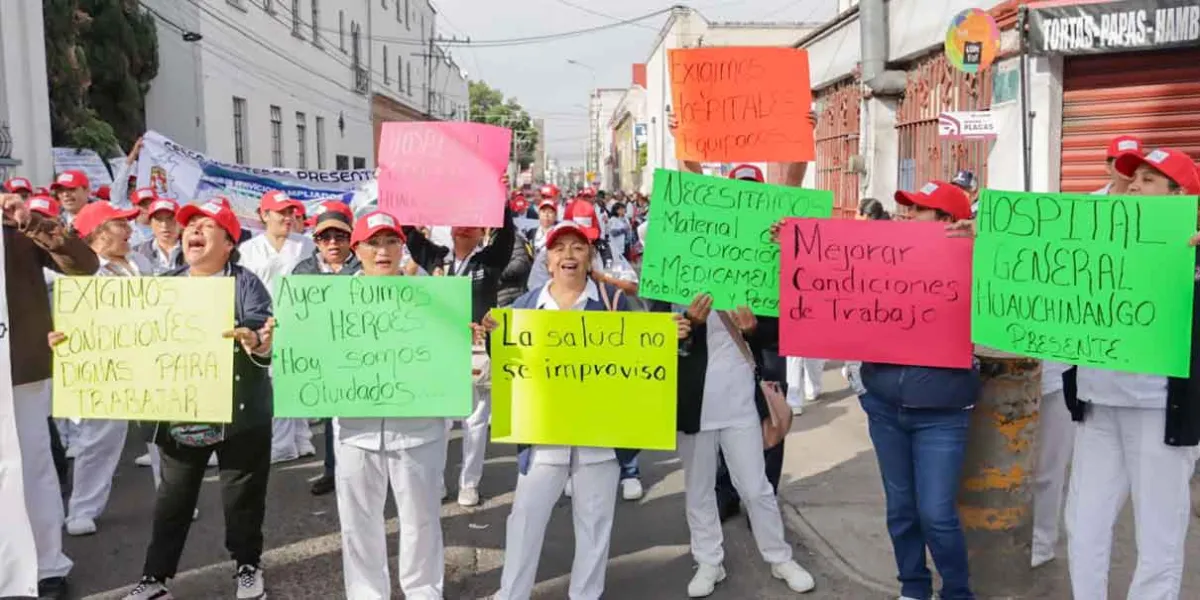 Trabajadores de Salud realizan plantón y marcha; denuncian falta de insumos y plazas