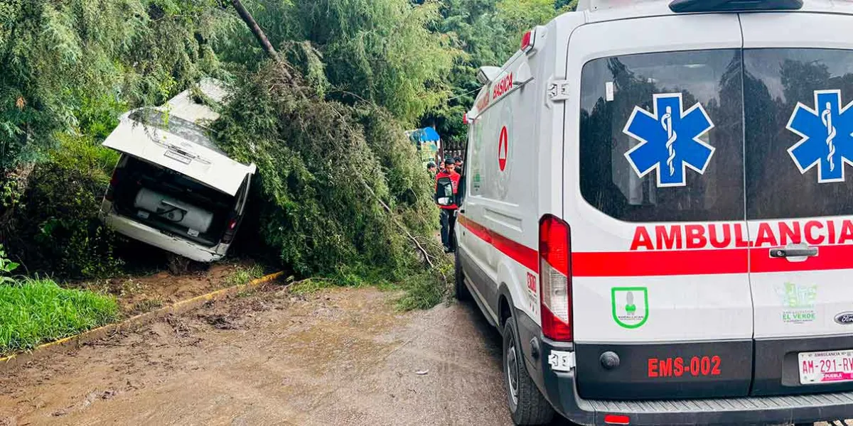Camioneta sin frenos deja cuatro heridos en San Nicolás Zecalacoyan, Chiautzingo