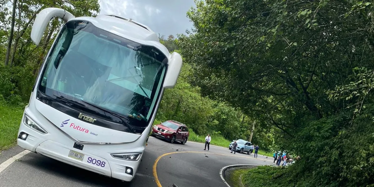 Accidente múltiple en Xicotepec deja cuantiosos daños materiales
