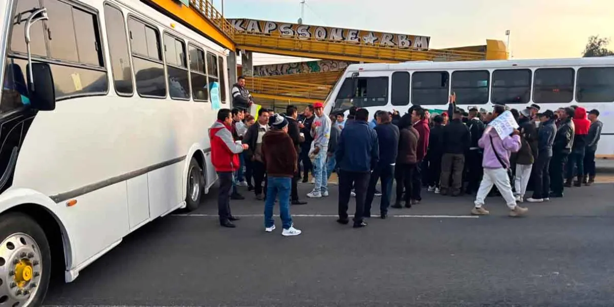 Prometieron más seguridad a transportistas que bloquearon la autopista México-Puebla