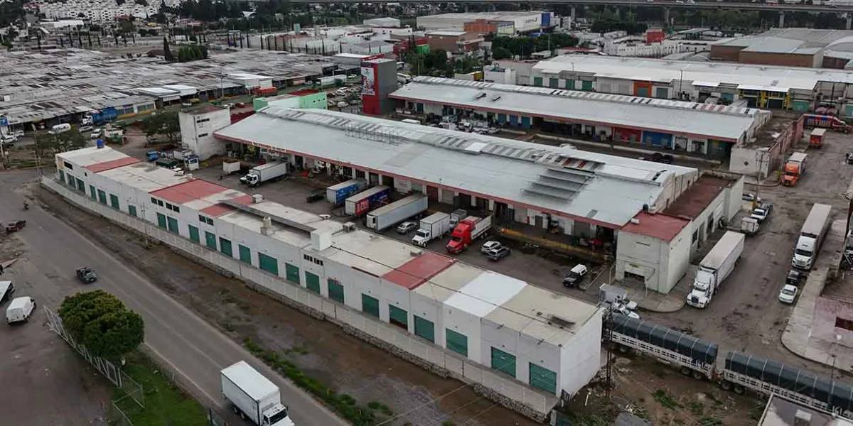Comerciantes de Central de Abastos de Puebla rechazan construcción de barda perimetral