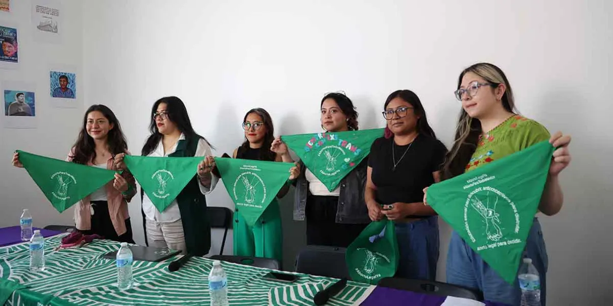 Activistas celebran un año de la despenalización del aborto en Puebla