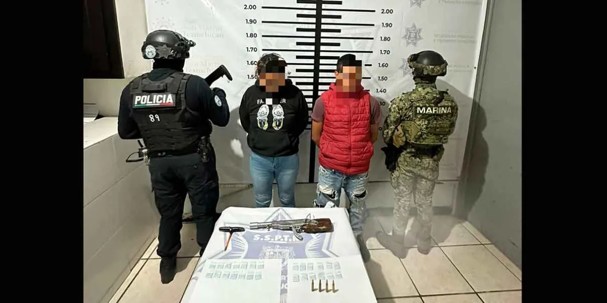 Capturan a dos personas tras persecución en Texmelucan; llevaban droga, arma de fuego y cartuchos