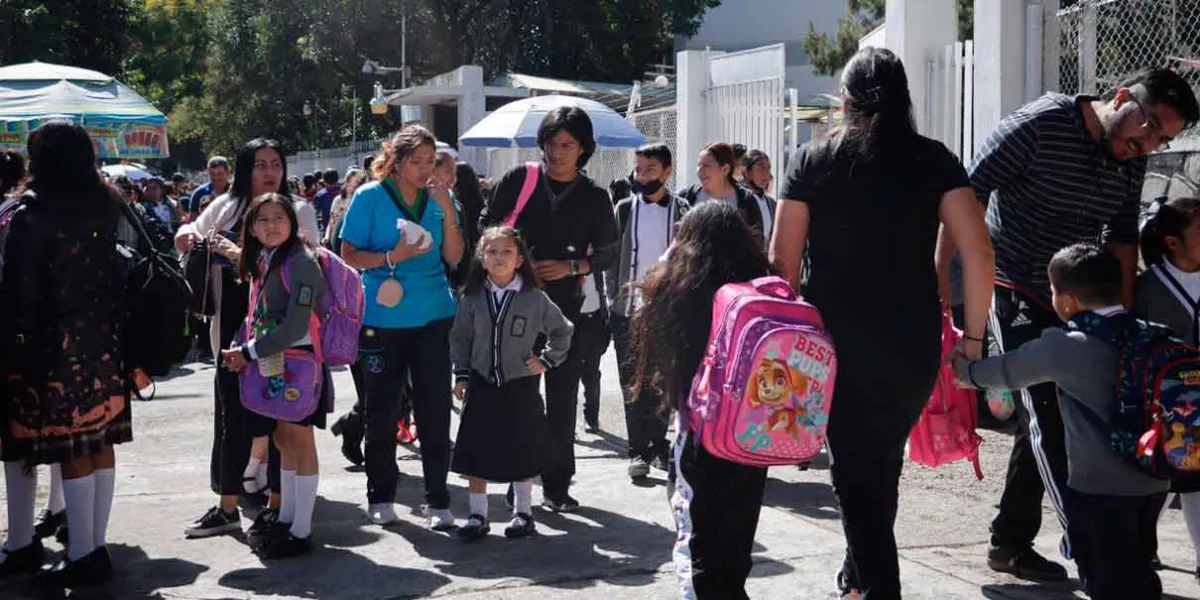 El ciclo escolar 2025-2026 tendrá 185 días de clases y 15 "puentes"