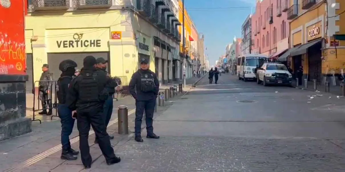 Cierran vialidades por operativo contra ambulantes en el Centro Histórico de Puebla 