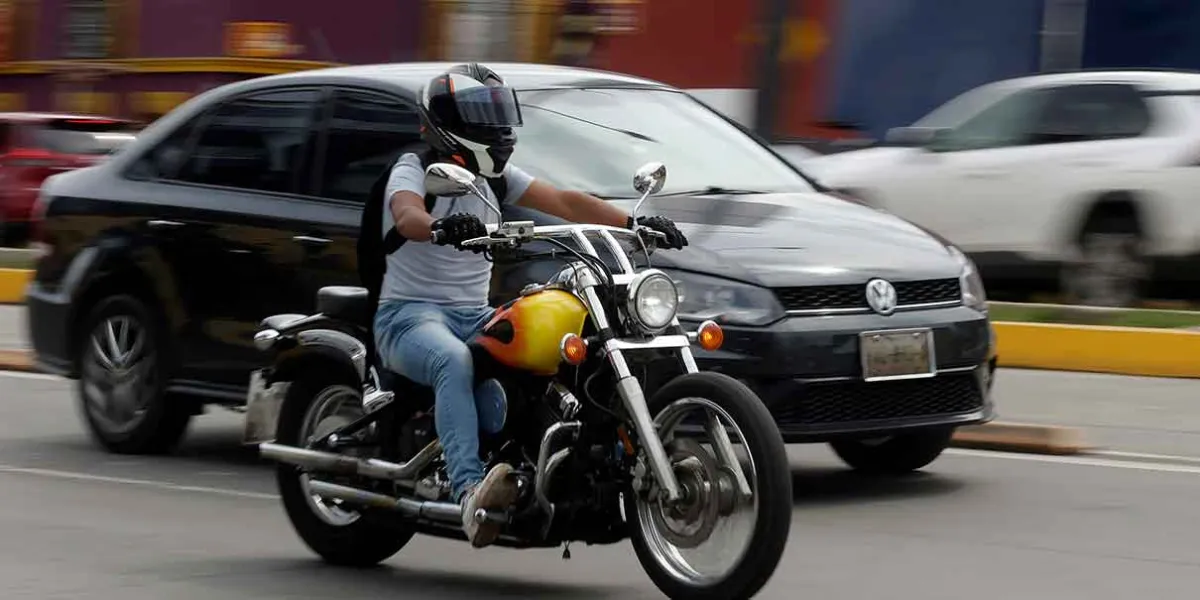 Secretaría de Finanzas niega desabasto de placas para motociclistas en Puebla