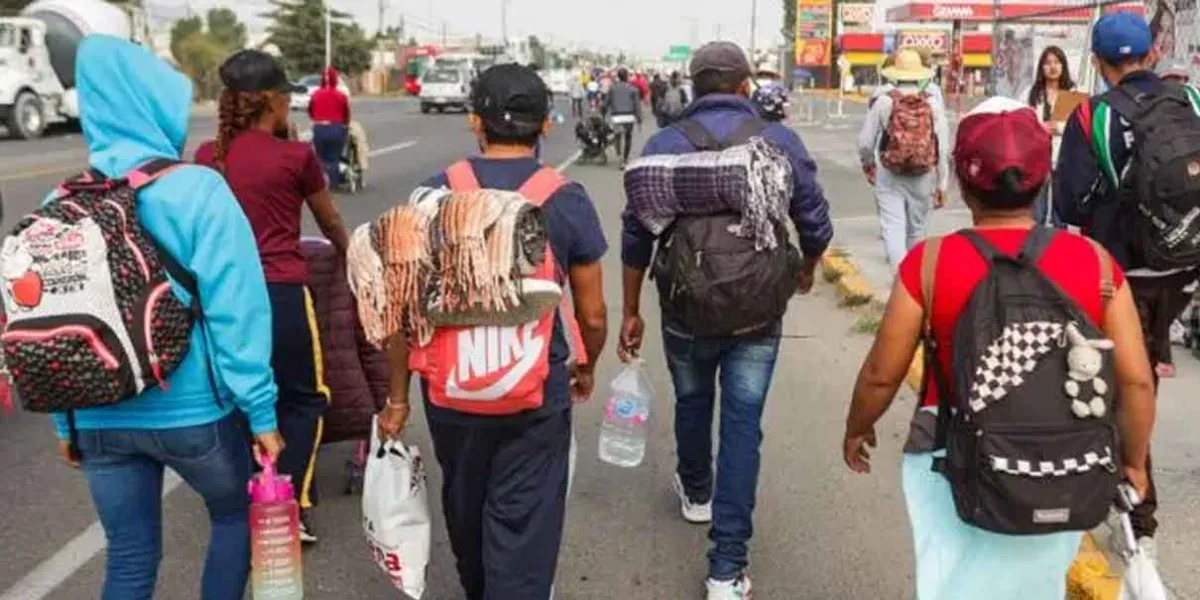 Poblanos repatriados recibieron cheques para abrir su negocio