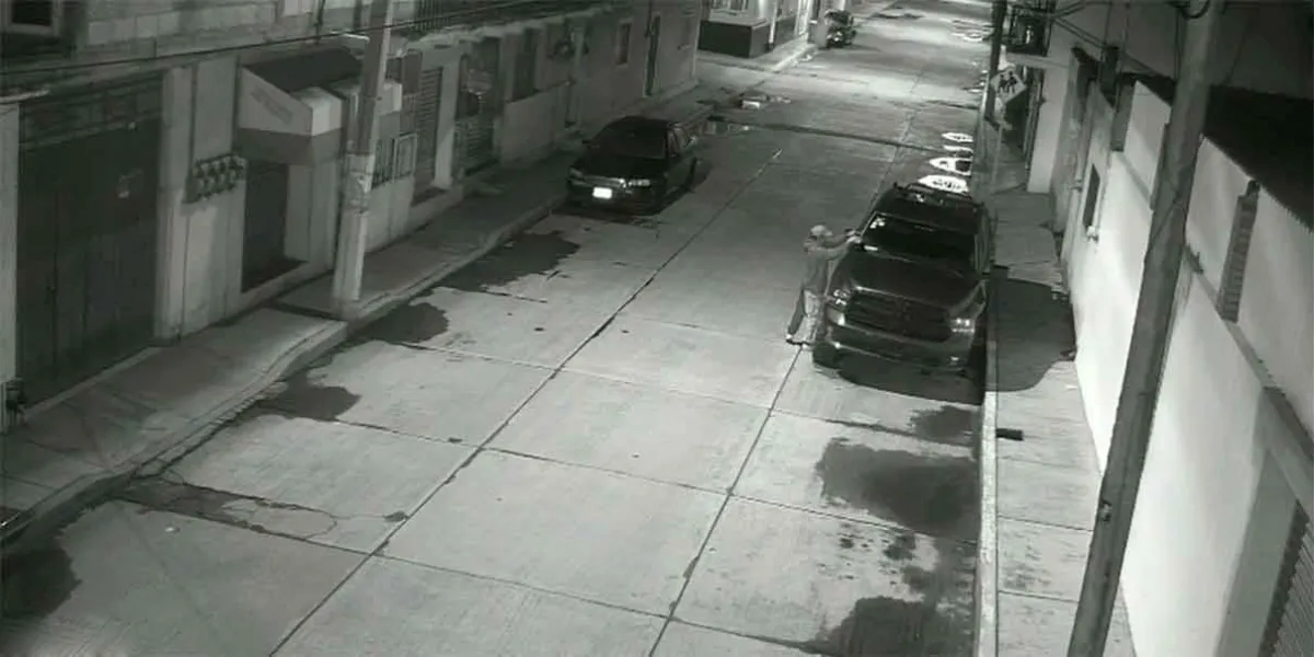 Captan en VIDEO robo de autopartes en el centro de Texmelucan