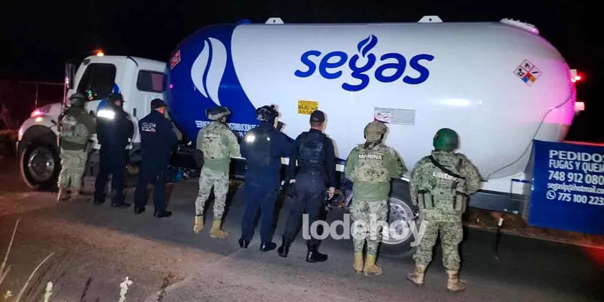 Aseguran pipa con combustible de dudosa procedencia en Santa Rita Tlahuapan