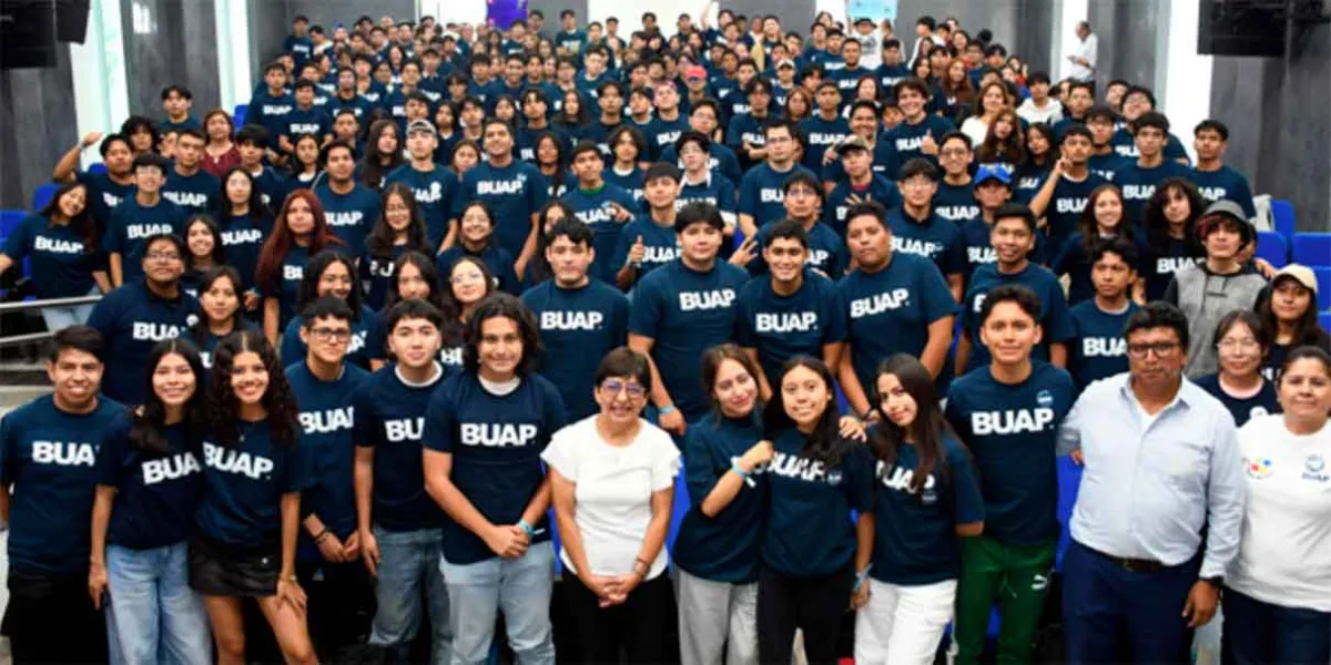 Rectora Lilia Cedillo recibe a estudiantes de nuevo ingreso en Derecho y Economía de la BUAP