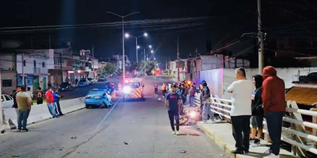Choque en Atlixco entre taxi y moto deja una mujer muerta