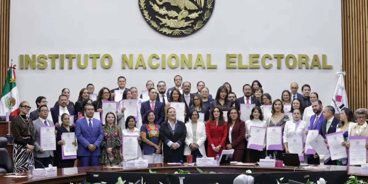INE entrega constancias a jueces y magistrados pese a calificaciones bajas tras fallo del TEPJF