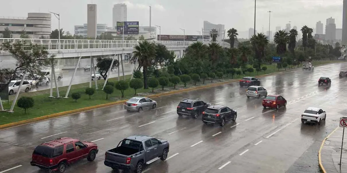 Viento, lluvia y granizo en la capital; ríos Atoyac y Alseseca no representan riesgo 