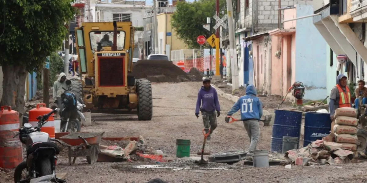 Más obras de pavimentación en Atlixco, ahora en la colonia Revolución