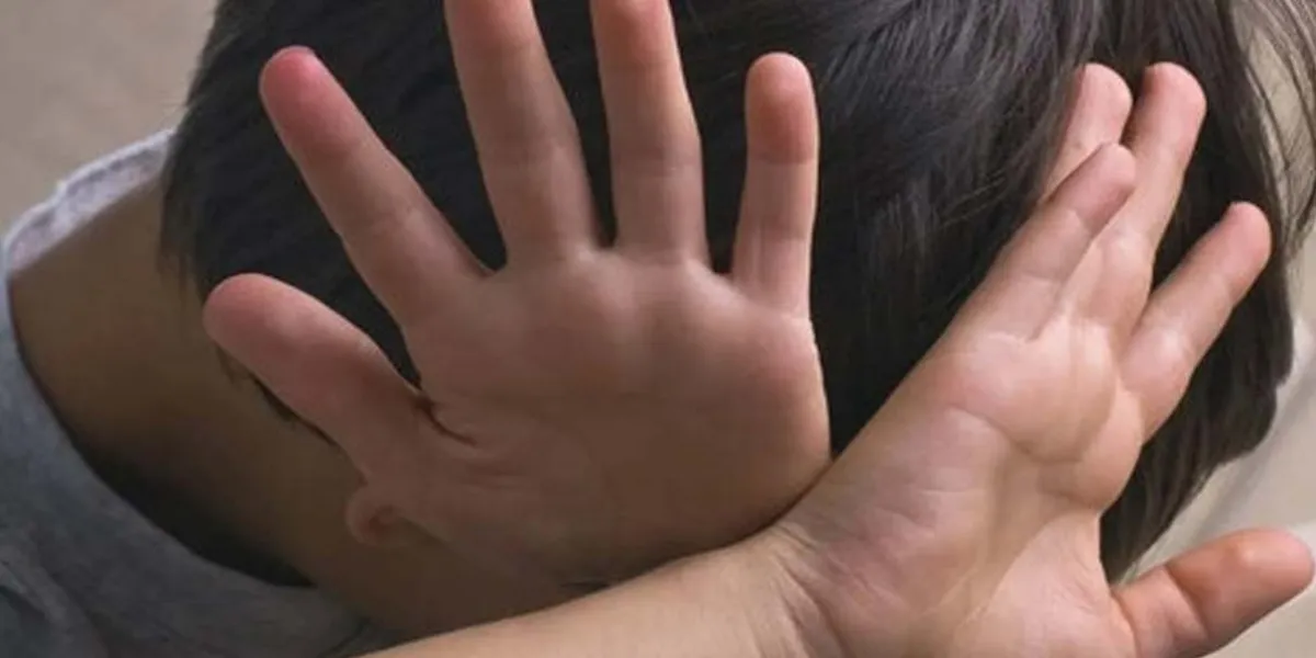 Menor es brutalmente golpeado por su madre en Tehuacán; policía actúa a tiempo