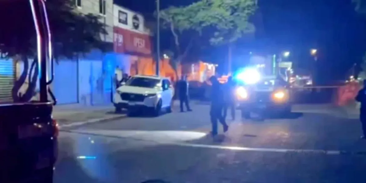 Motociclistas balean a hombre mientras conducía en Tehuacán