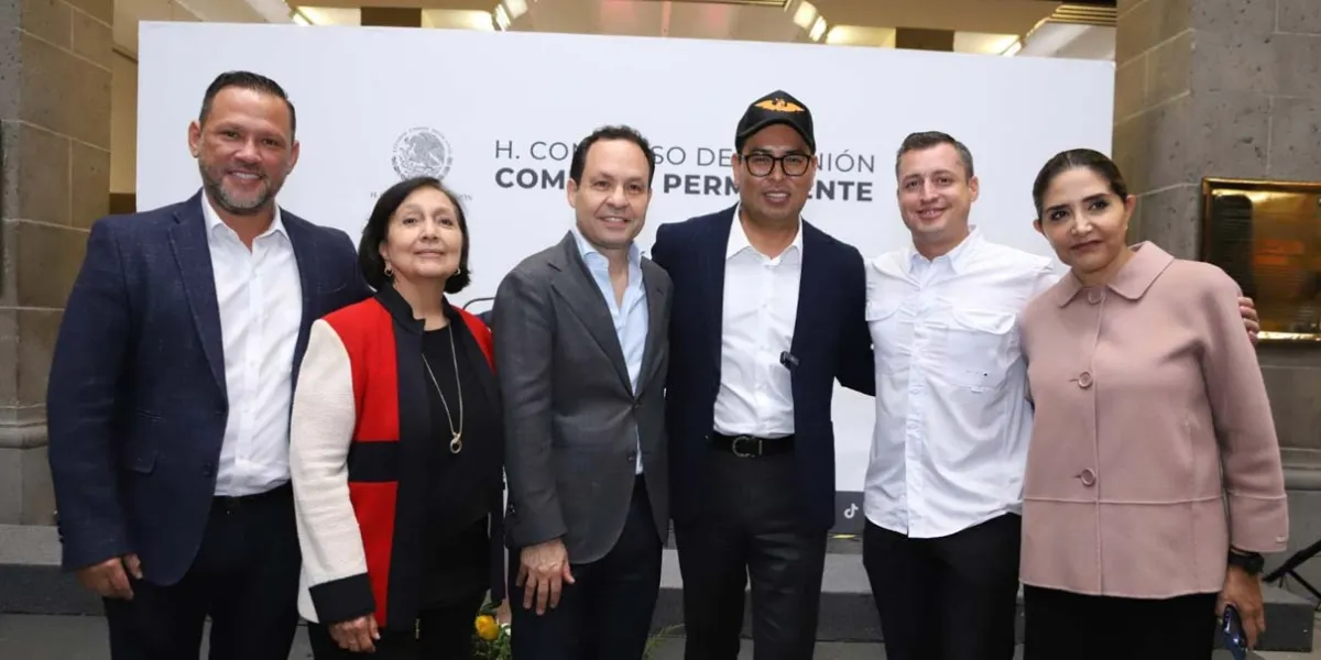 Néstor Camarillo cerró su pase al movimiento naranja con reunión en Puebla