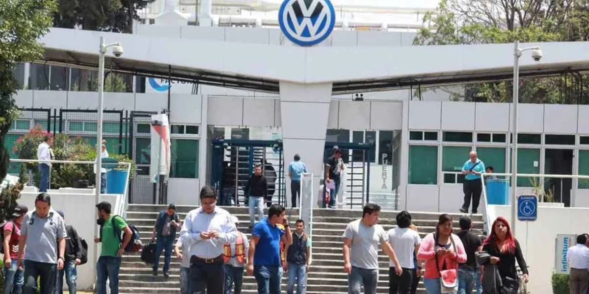 Se aproxima emplazamiento a huelga en VW; alza del 14% al salario es la petición