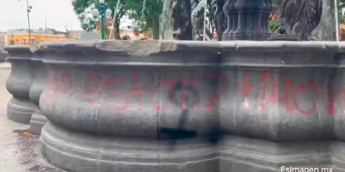 VIDEO. Integrantes de Morras Sororas Histéricas Históricas dañan la Fuente de San Miguel