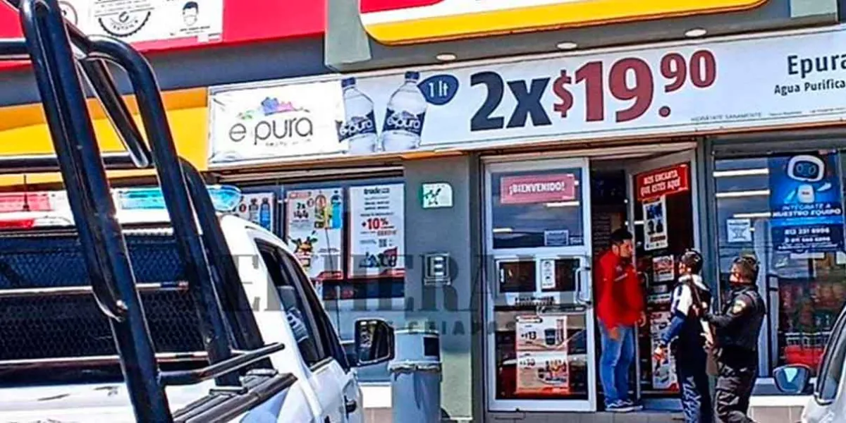 Violento asalto en un Oxxo en Tehuacán, deja dos empleados heridos