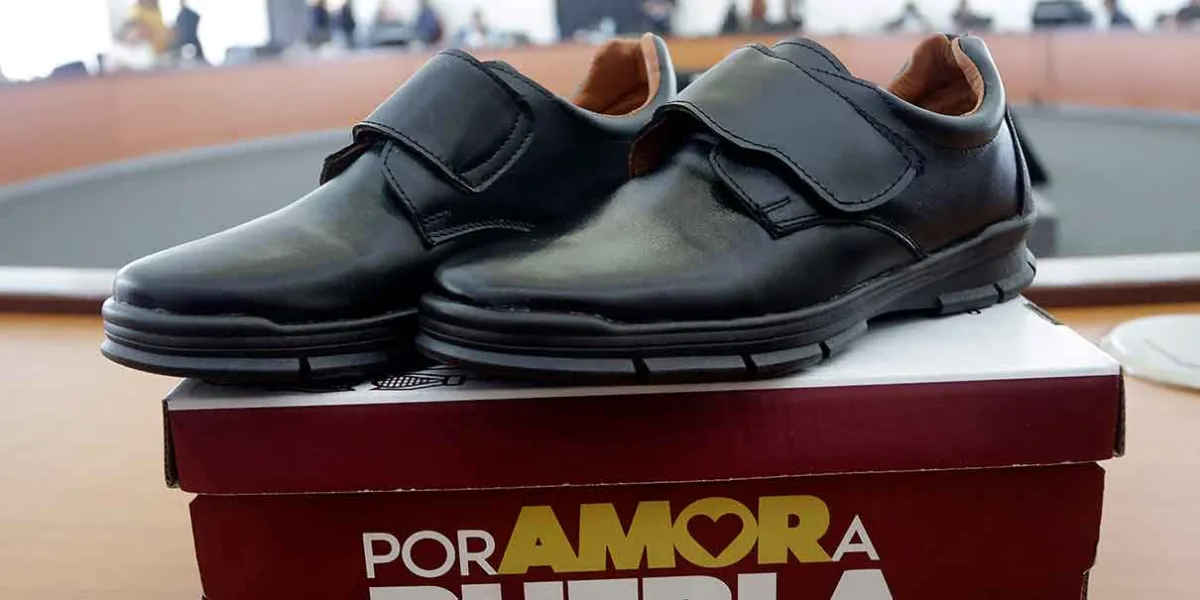 Alumnos poblanos usarán zapato escolar hecho en Tehuacán y Tepeyahuaco