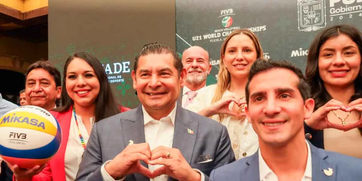 Acompaña Tonantzin Fernández a Alejandro Armenta en la presentación del Mundial de Voleibol de Playa Sub 21