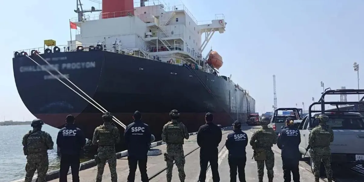 Buque en Tampico transportaba sustancia sospechosa y eludía impuestos