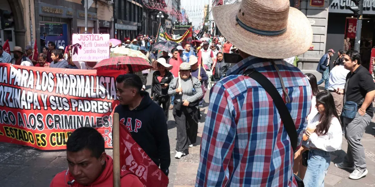 Caos vial por manifestación de la 28 de Octubre en el bulevar 5 de Mayo