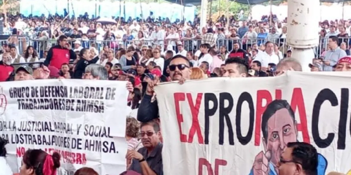 Sheinbaum es recibida con protestas en Coahuila