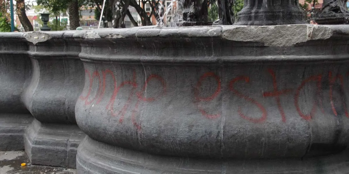 Detendrán proceso legal contra mujeres que vandalizaron la fuente de San Miguel