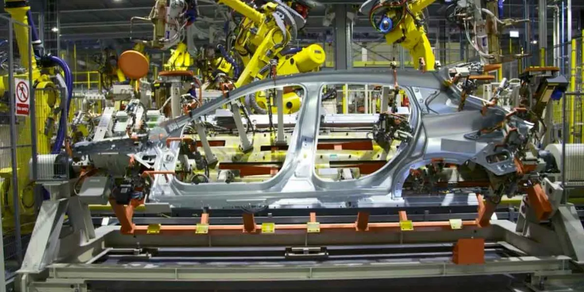 Fabricación de equipo de transporte concentra 36 % de ingresos IMMEX en Puebla y México