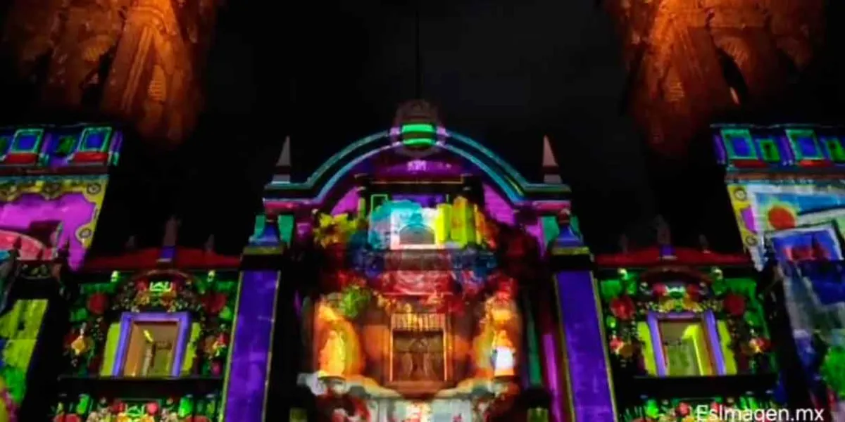 Proyectan video mapping “Septiembre Vibra” en la Catedral de Puebla