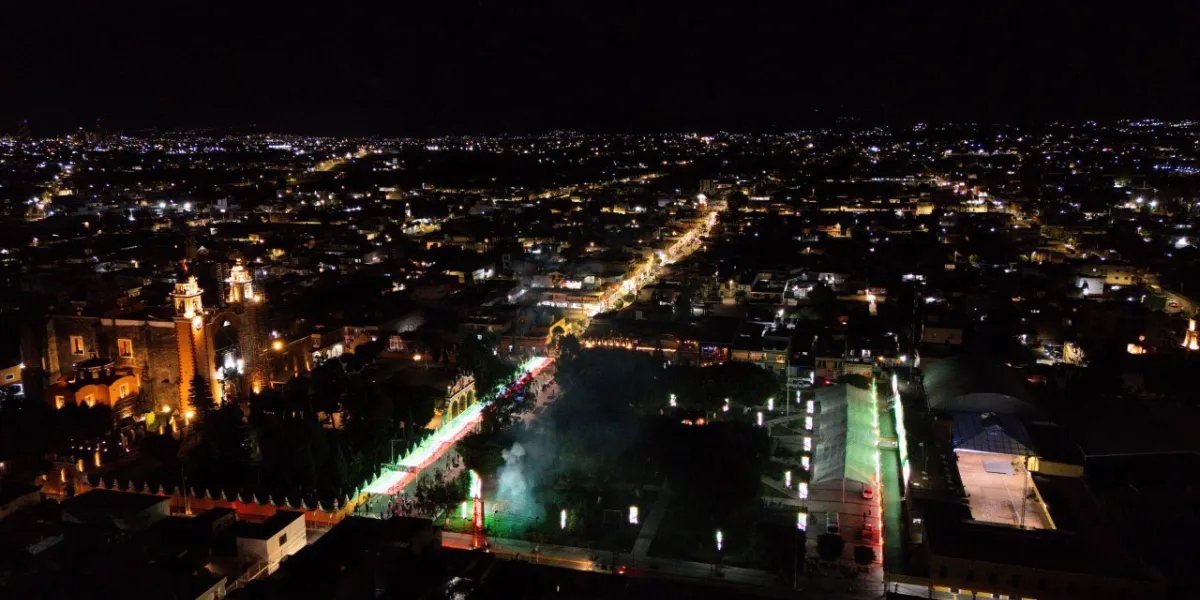 San Andrés Cholula se ilumina con espíritu patrio
