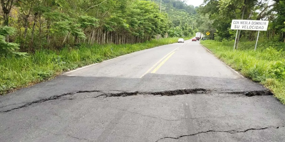 Segundo hundimiento en la carretera México-Tuxpan pone en alerta a automovilistas