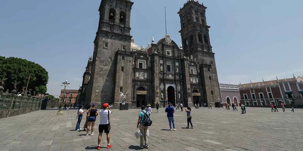 Puebla recibe 2.2 millones de turistas en verano y registra derrama económica récord