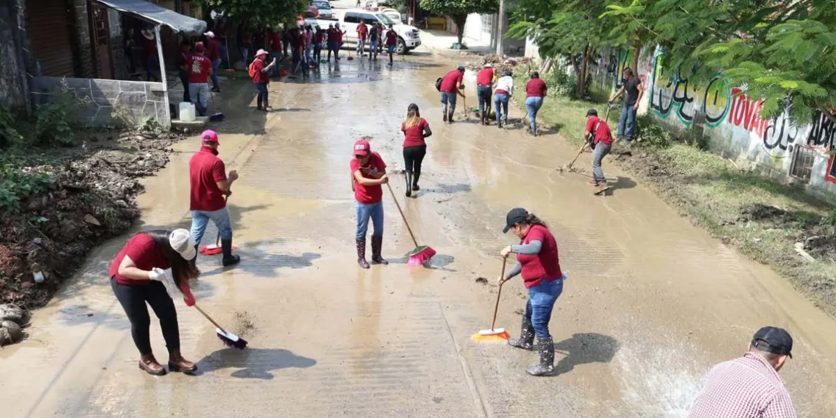 Autoridades y voluntarios continúan labores de limpieza en La Ceiba, Xicotepec