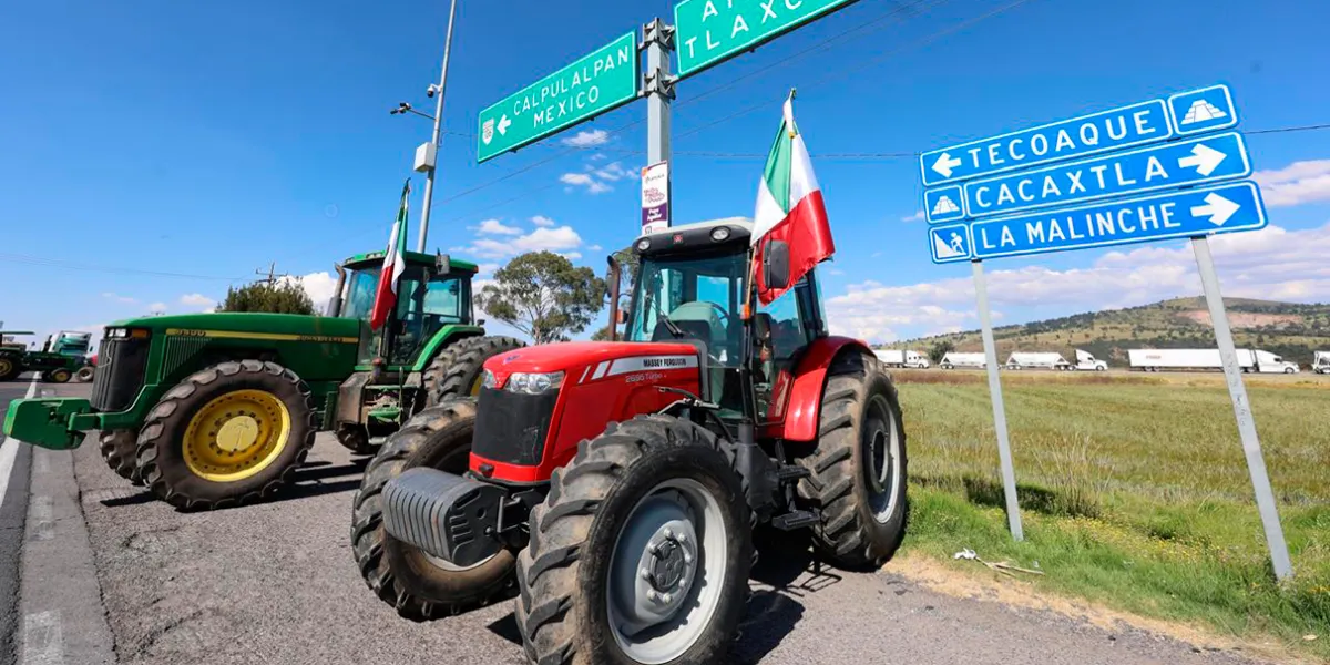 Bloqueos de agricultores detienen producción de Audi Puebla