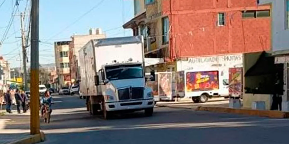 Roban camión con abarrotes en Texmelucan y lo abandonan en El Moral