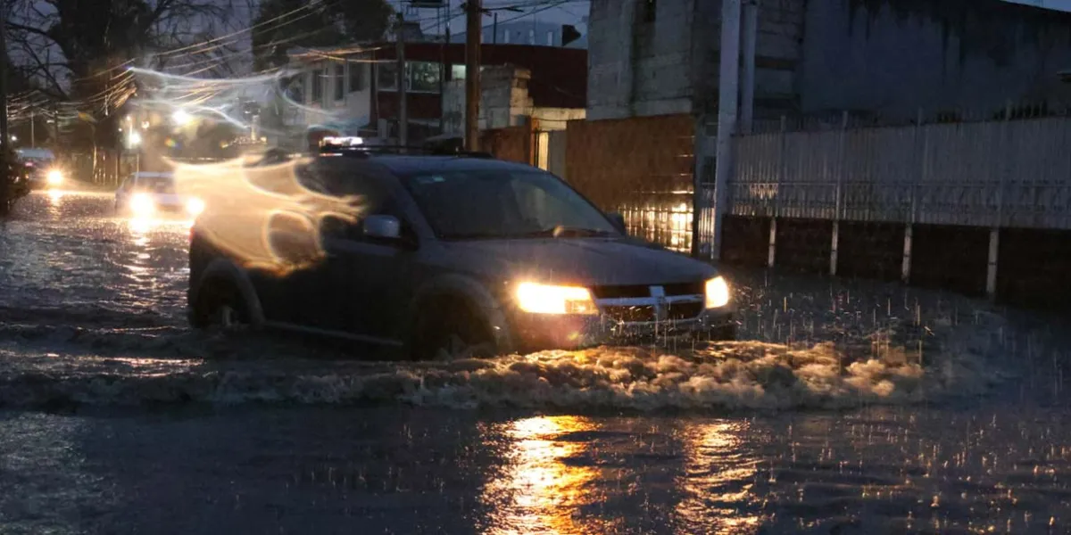Continúan las fuertes lluvias en Puebla: autoridades mantienen alerta por deslaves e inundaciones
