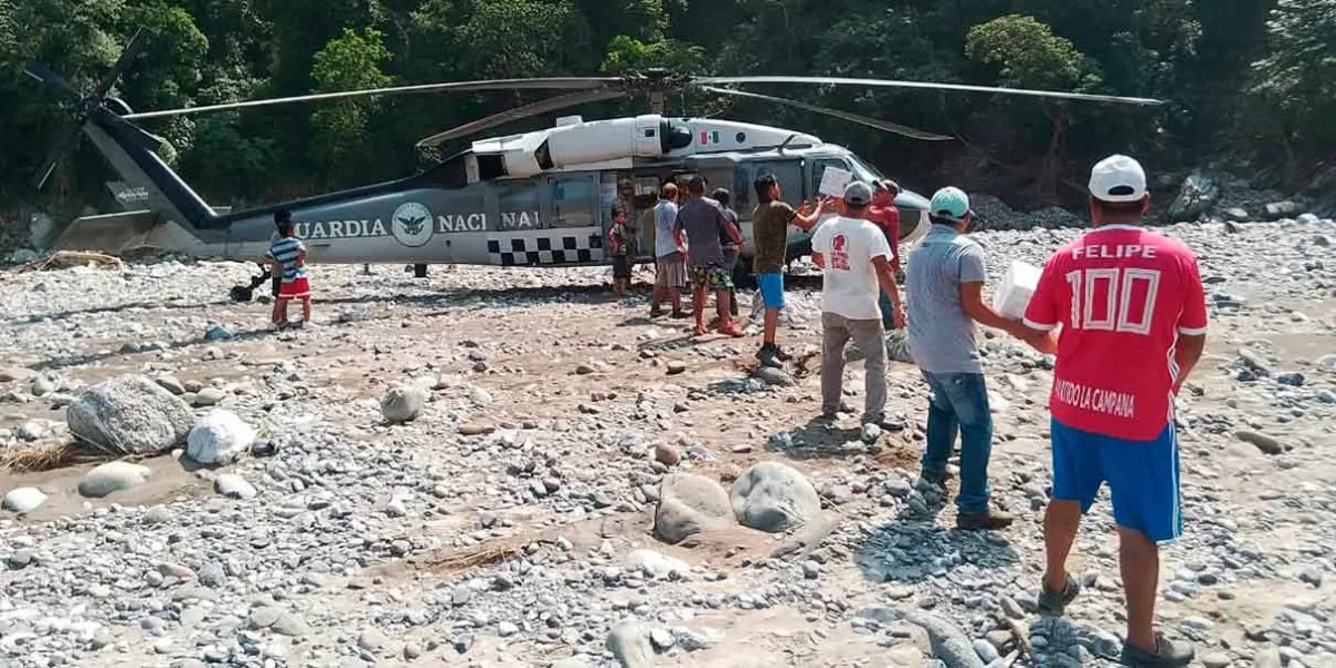 Entregan víveres a familias afectadas por lluvias en Tlacuilotepec