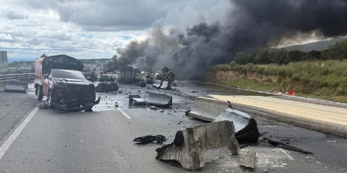 Incendio de pipa causa caos en autopista México-Puebla a la altura de Santa Rita Tlahuapan