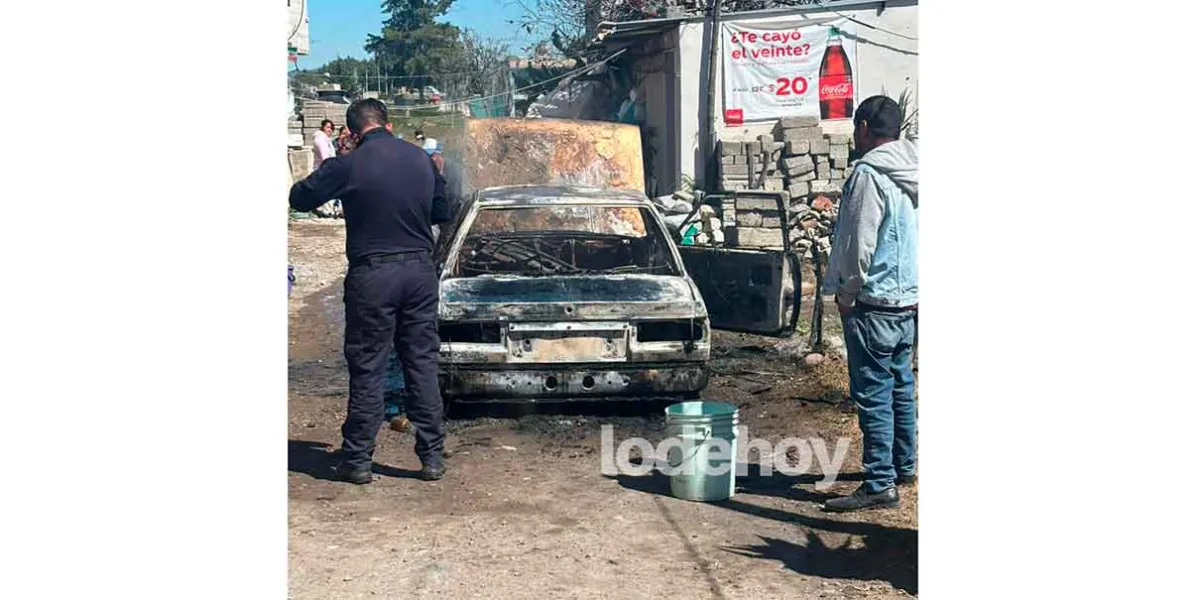 Incendio consume vehículo en Tlacotepec de José Manzo, San Salvador El Verde