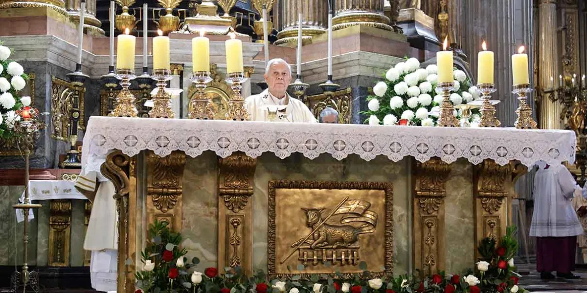 Catedral de Puebla consagra nuevo altar de mármol y ónix traído desde Italia