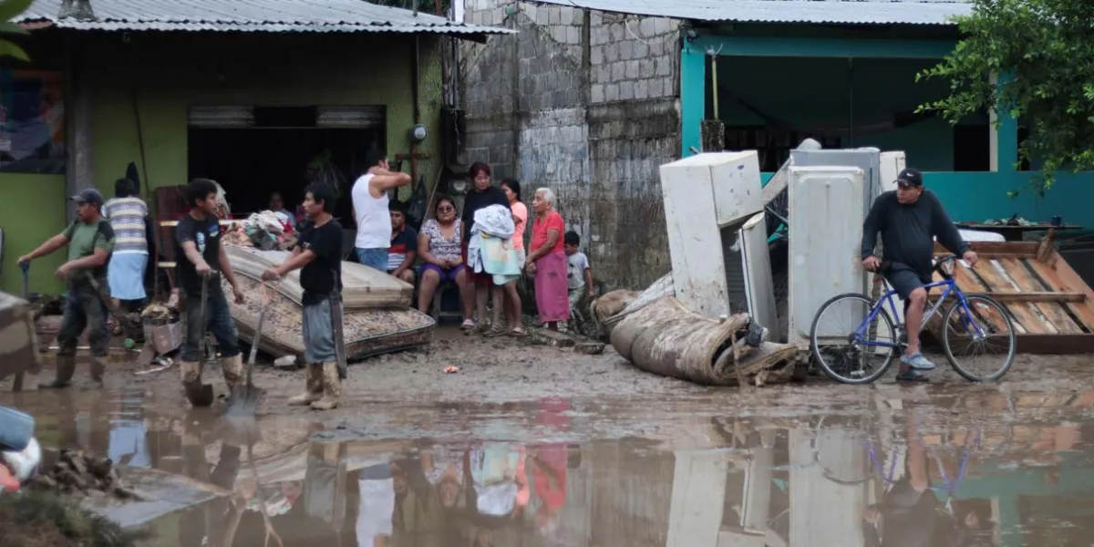 Piden a familias evacuar las zonas de riesgo en la Sierra Norte