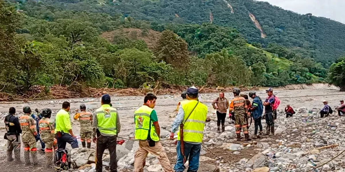 Hallaron dos cadáveres en Huauchinango y Xicotepec; Marina rescató a maestros en Tlacuilotepec 