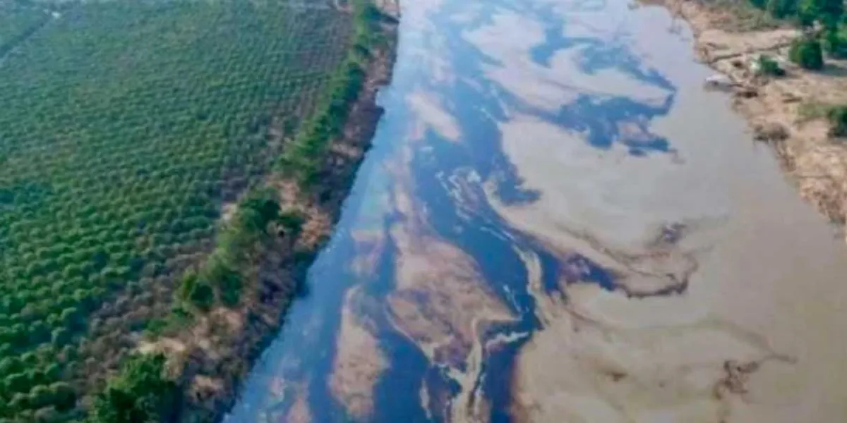 Derrame de combustible contaminó el río Pantepec; daño ambiental llegó a Veracruz