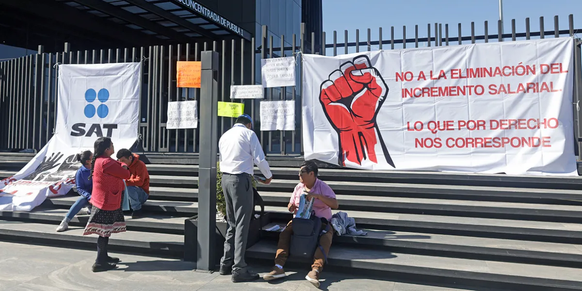 Trabajadores del SAT en Puebla se suman a paro nacional