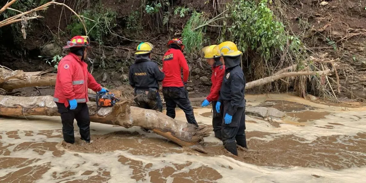 Suman 19 muertos por TORMENTAS en la Sierra Norte
